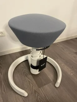 Aeris Swopper Standard, Fußring weiß, Bezug pastellblau