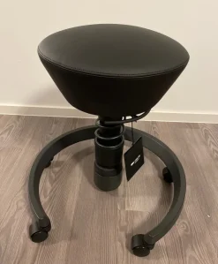 Aeris Swopper Standard mit Rollen Kunstleder schwarz