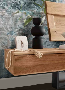 817 Bett aus Holzbalken