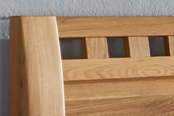 Modesto Bett aus Holz