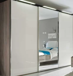 Staud Sinfonie Kleiderschrank mit Glasfront